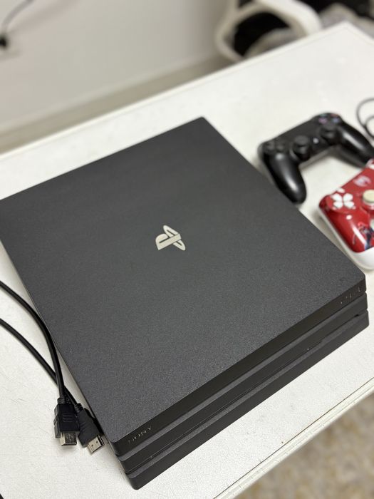 Продам PS4 в идеальном состояние