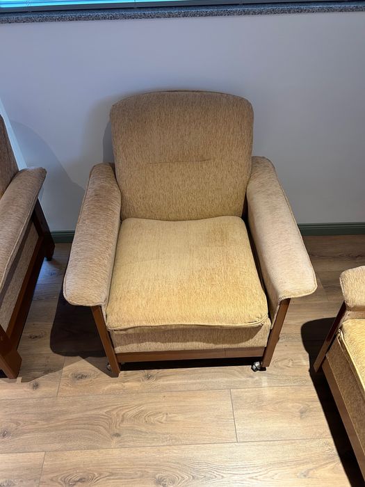 Претапицирана холова гарнитура