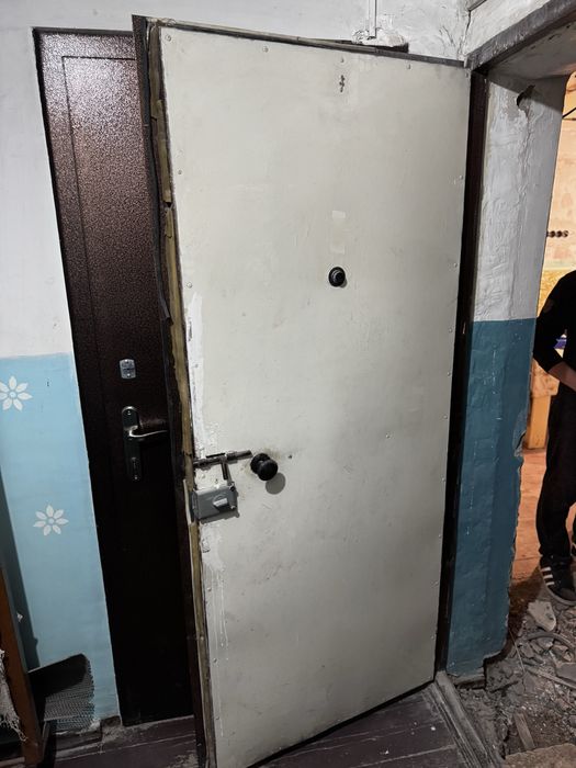 Продается входная дверь