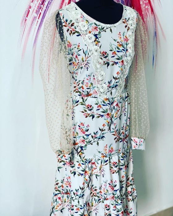 rochie model unicat, maneci bufante din tiulle