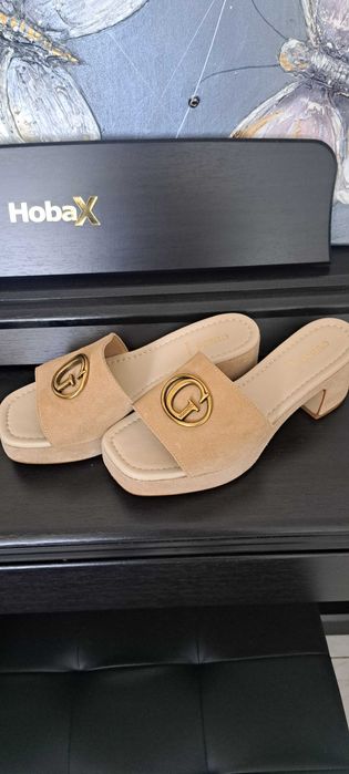 Сандали на Guess, велур, обувани само един път, 39 номер.89лв