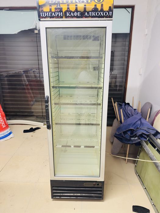 Хладилна витрина много запазена