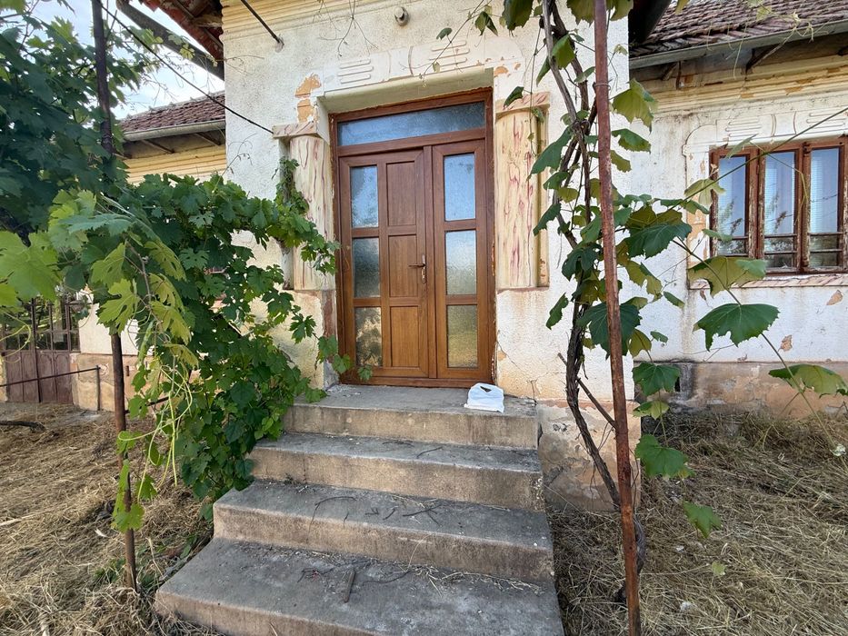 Vând casă în Comuna Giubega