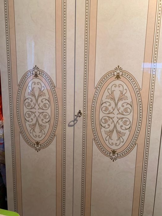 Продам спальный гарнитур Италия