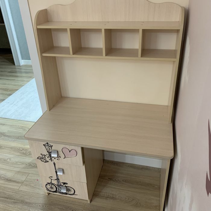 Продам детский письменный стол