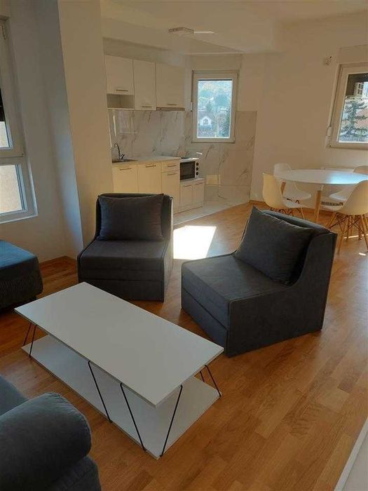 Дава се под наем Двустаен апартамент в Пловдив, Тракия - 51 кв.м за 234.6 € - Снимка #2