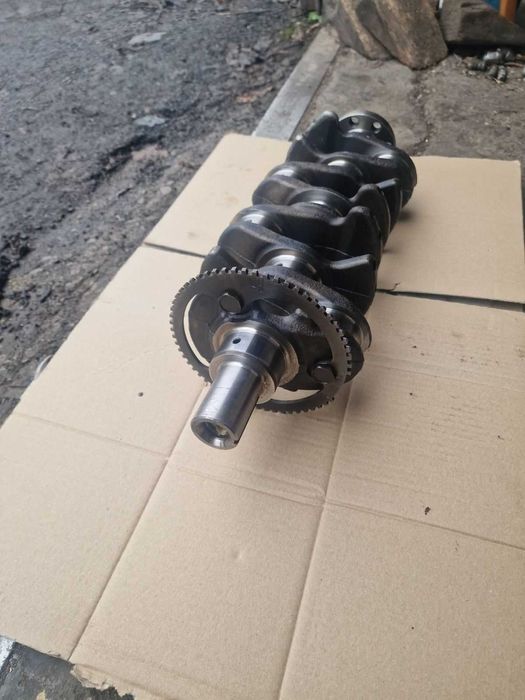 Продавам колянов вал за Мазда 2,2 Скайактив с лагери и биела 1 брой