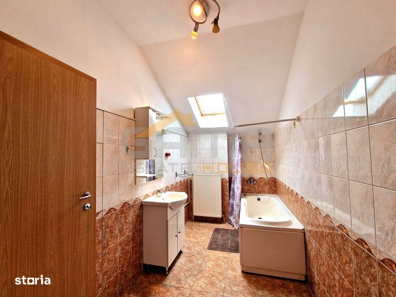 Apartament 2 camere si loc de parcare in zona Intim