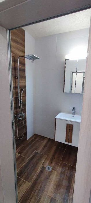 Тристаен ап. под наем в кв. Толстой