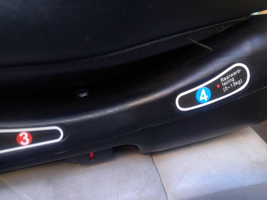 CHIPOLINO Стол за кола  Isofix