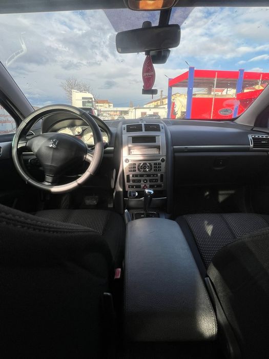 Vând  PEUGOT  Limuzine