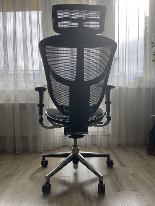 Ергономиечн офис стол