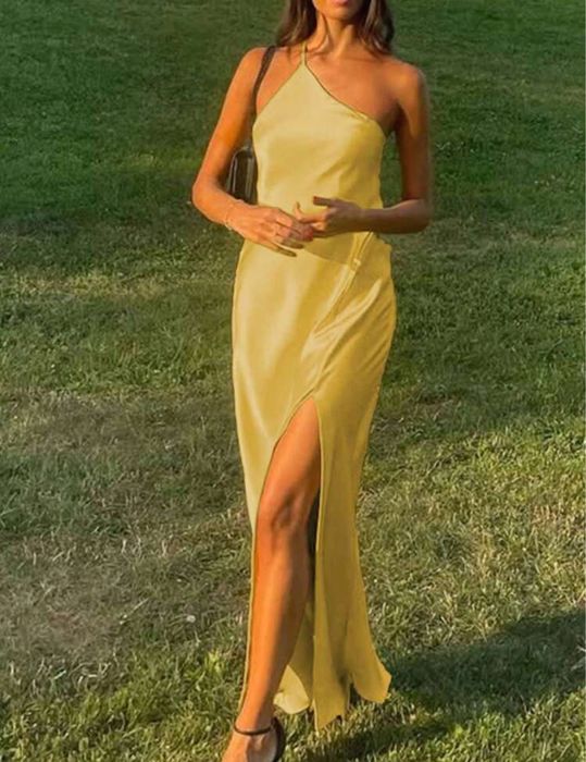 асиметрична сатенена рокля