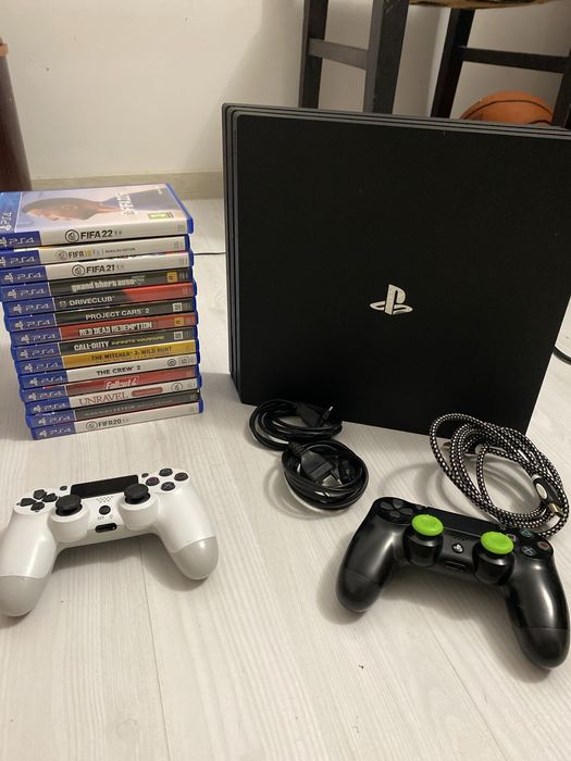 Ps 4 pro cu 14 jocuri