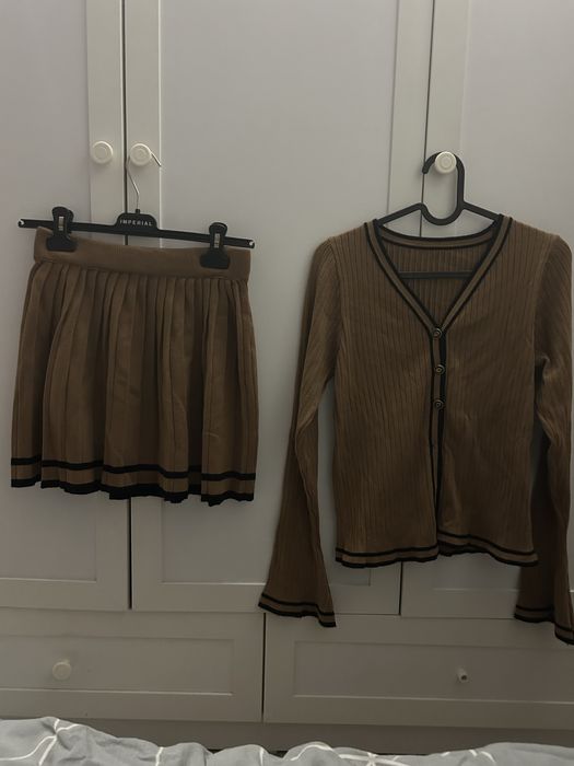 Дамски комплект пола и блуза