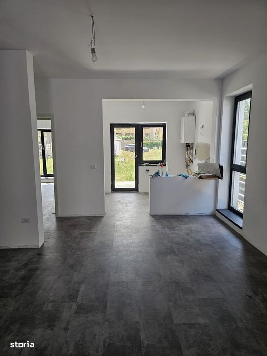 Casa noua,la cheie, cu utilități.