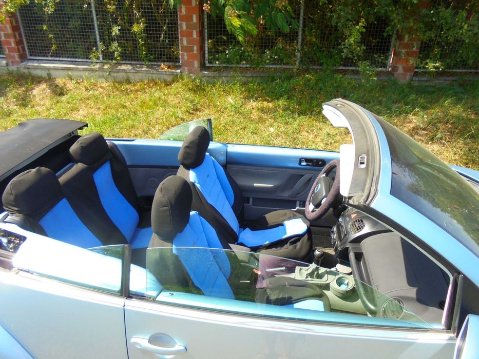 Volkswagen New Beetle Cabrio albastru