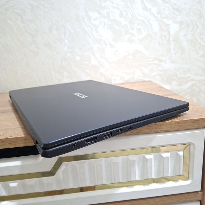 Intel Celeron N4500/ SSD 256 gb/ ОЗУ 4 gb/ Yangidek deyarli ishlamagan