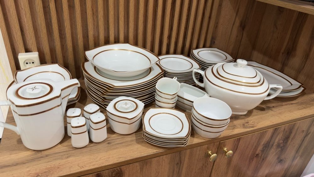 Сервиз столовой  продам