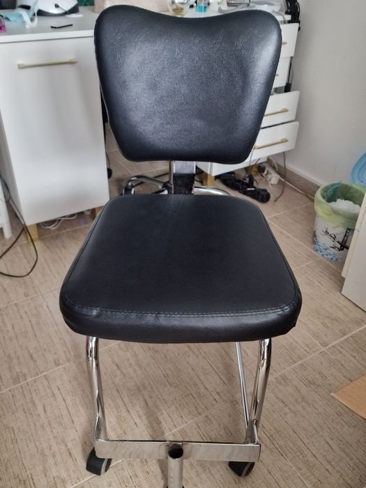 Vând scaun birou manichiura