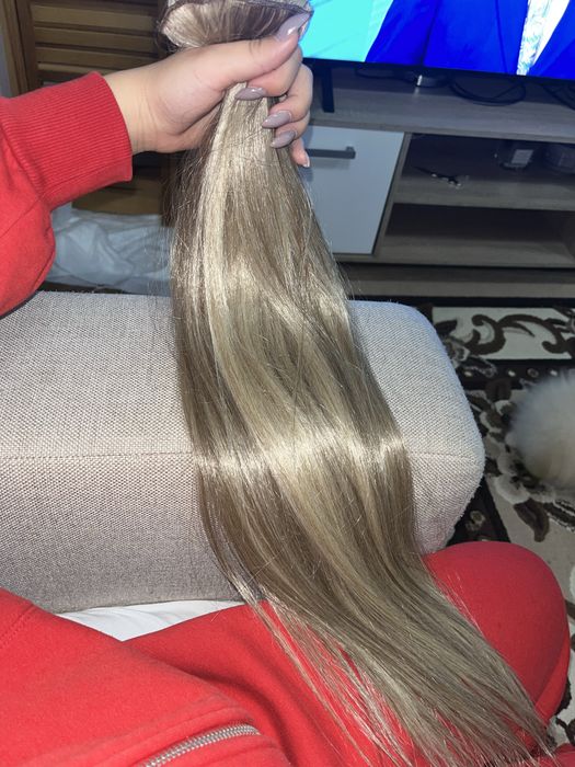 Екстеншъни само пробвани едно към едно с истинска коса