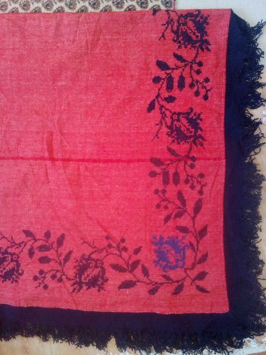 2  броя винтидж покривки около 100 годишни,  уникати, за ценители