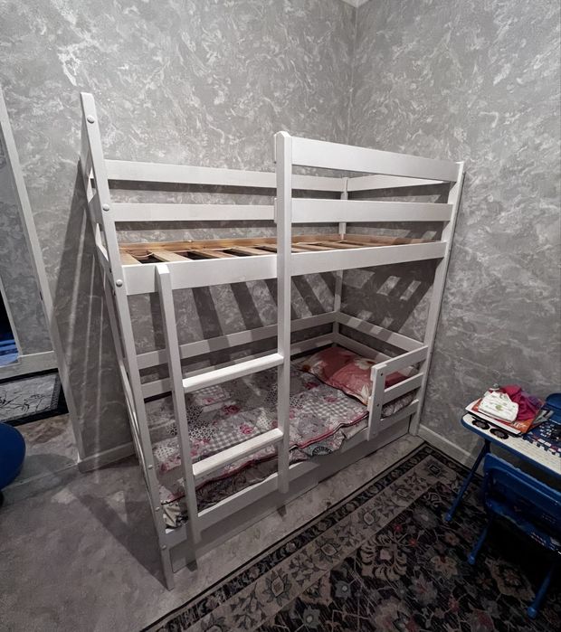 Двухъярусная кровать