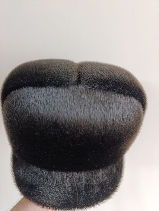 Шапка мужская из меха нерпы.