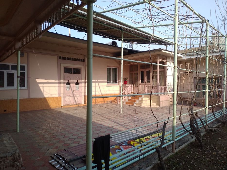 NAZARBEK POCHTADA birinchi linyada katta yöl böyida 4 sotixliy uy