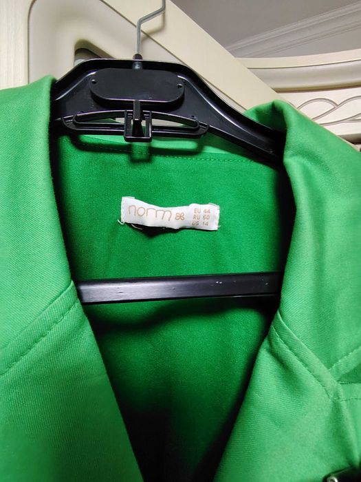 Продам платья разные