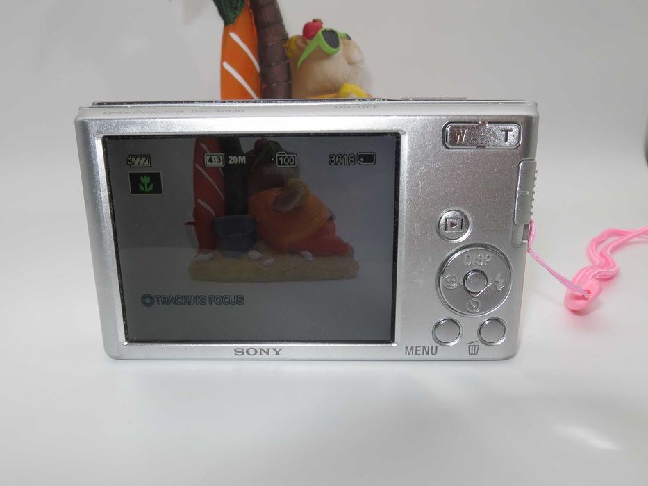 Sony CyberShot W830 компактен цифрова фотоапарат, дигитална камера сребърен цвят, пълен комплект, работи отлично, като НОВА