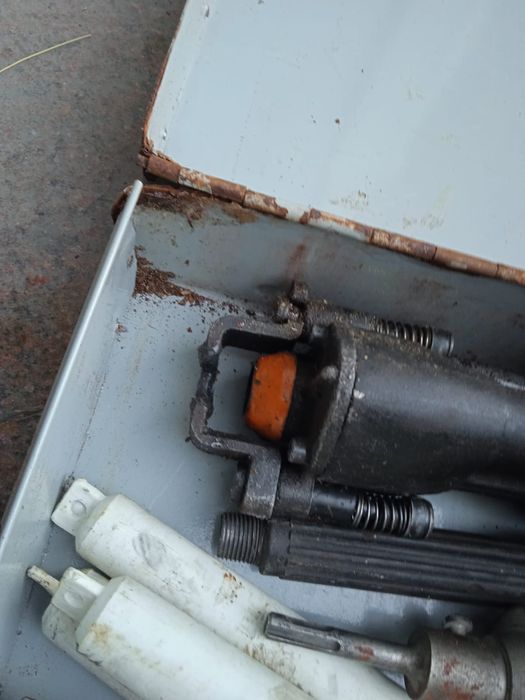 Продам перфоратор большой