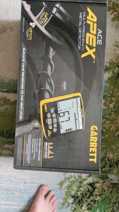 Срочно продам металлоискатель Garrett apex