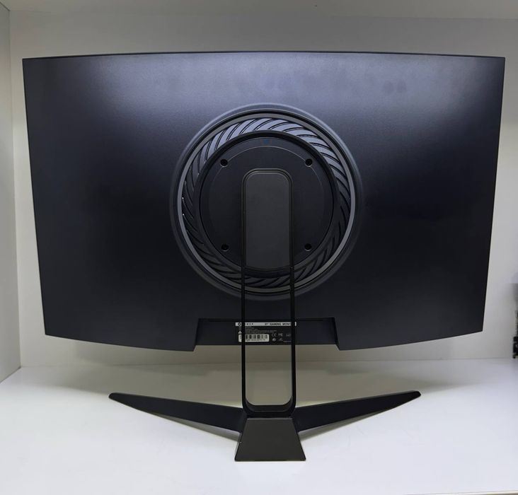 Immer 27 Curved 165hz yaxshi holatda