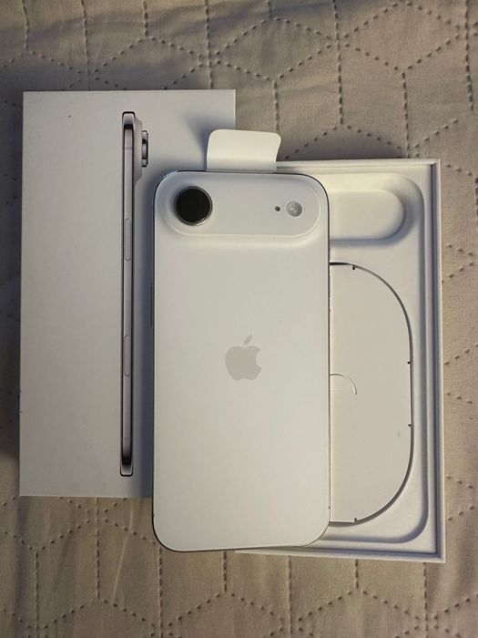 Нов iPhone Air бял с 256 GB