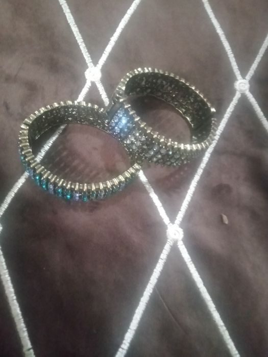 Продаю браслеты новые