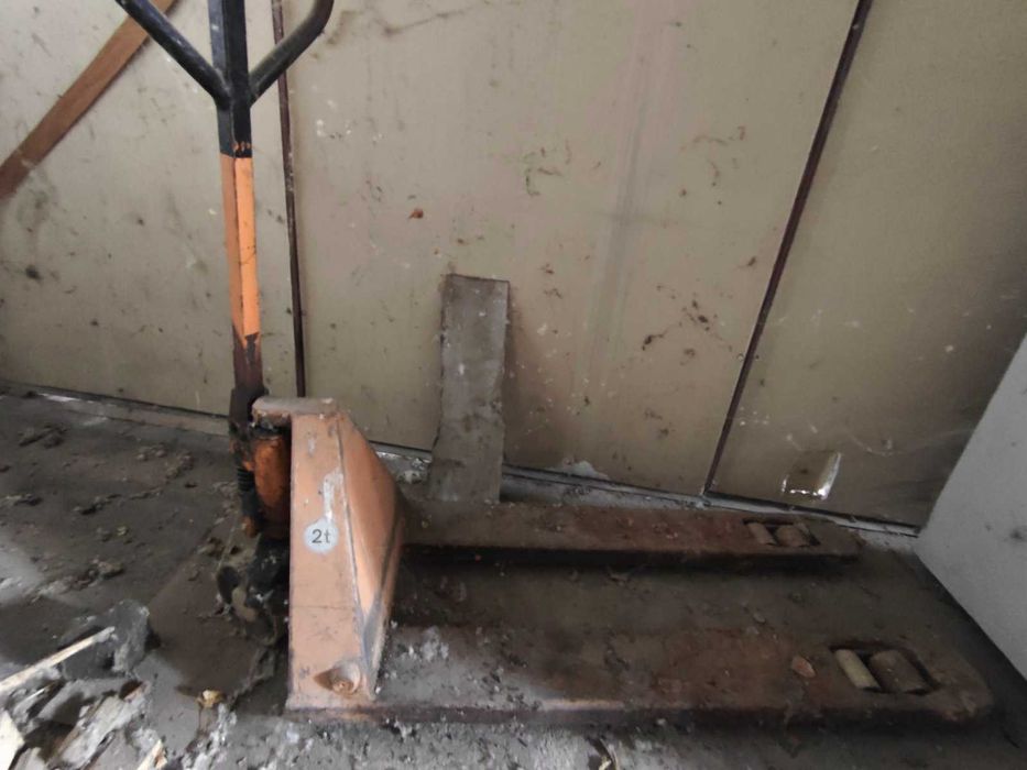 Палетна количка 2 тона