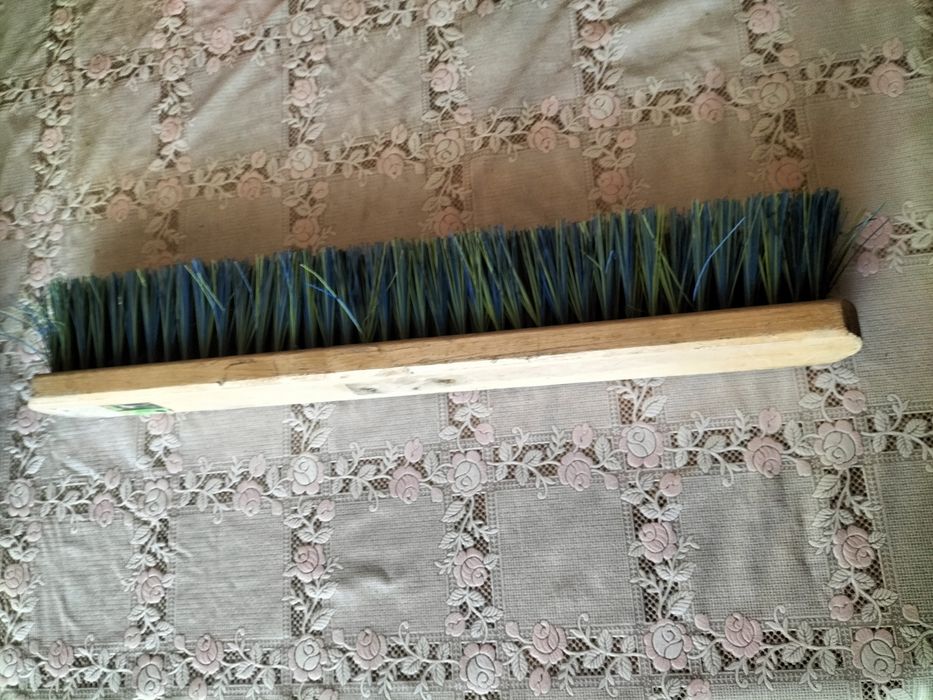 Продам профессиональная щетка для пола.