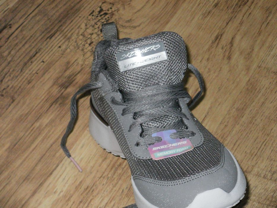 Skechers оригинални детски нови 36,5