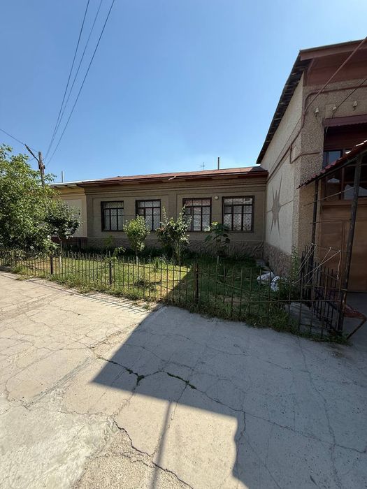 Свой дом 12сотикочада огороди билан  от ташми 4 км олтин тепа и пабеда