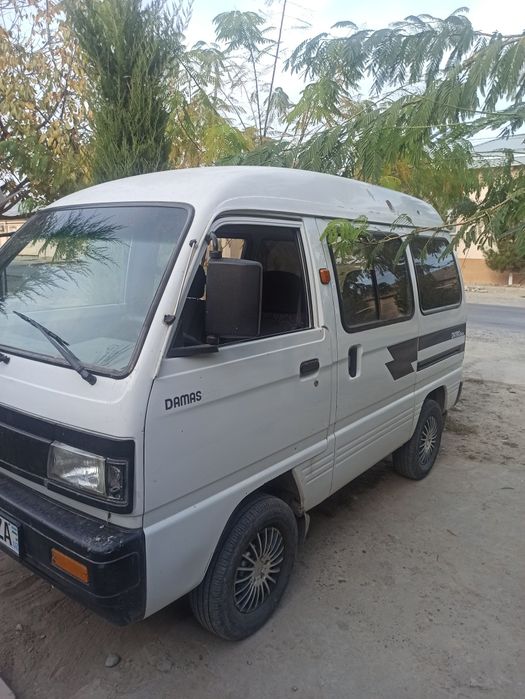 Дамас машина сотилади