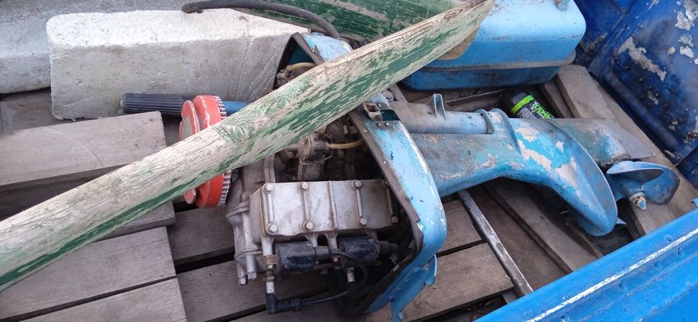 Продам моторную лодку