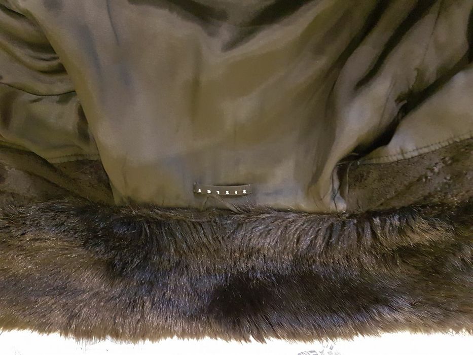 Продавам палто с къс косъм на фирмата Sisly