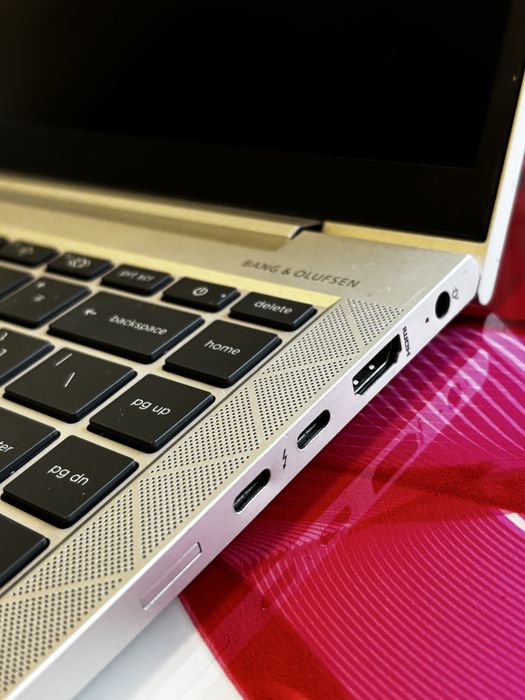 HP EliteBook Laptop 14” 16GB mem si 256 SSD