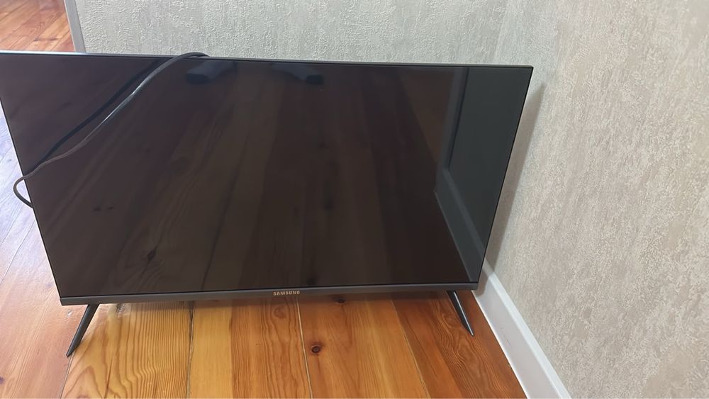 Телевизор Samsung 85 см