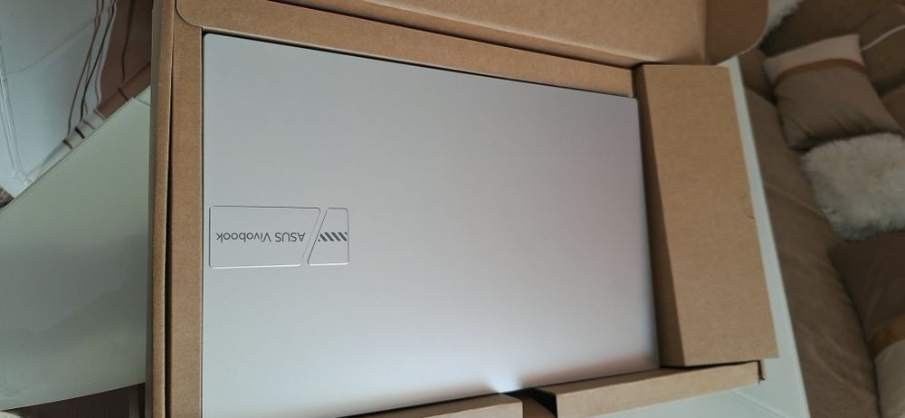 ASUS VivoBook 15 / 16GB RAM / 512 SSD / КАТО НОВ / ГАРАНЦИЯ/WINDOWS  11,мишка безчична