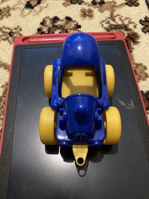 Игрушка синий трактор