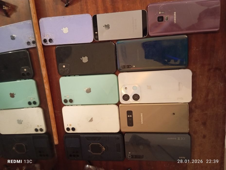 vând un lot de telefoane iPhone sau Samsung se vand și pe bucăți