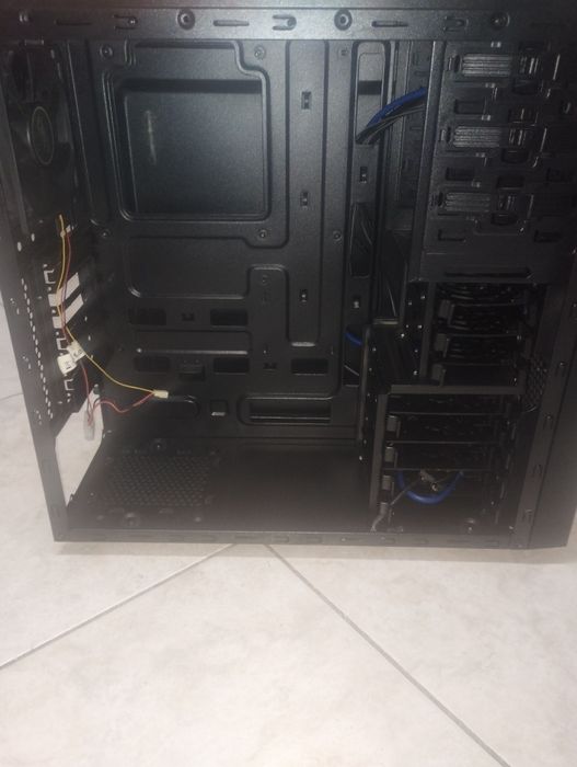 Carcase PC Thermaltake View 28 RGB, Deepcool Tesseract, SilentiumPC