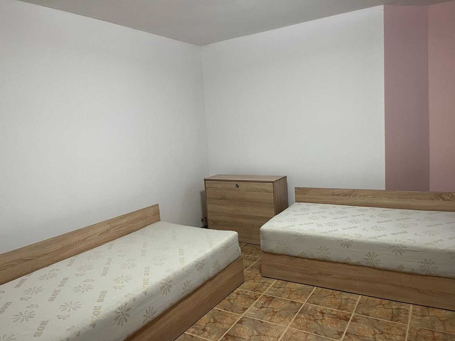 Продава: Къща РЗП 380 кв.м., двор 262 кв.м. в Карлово